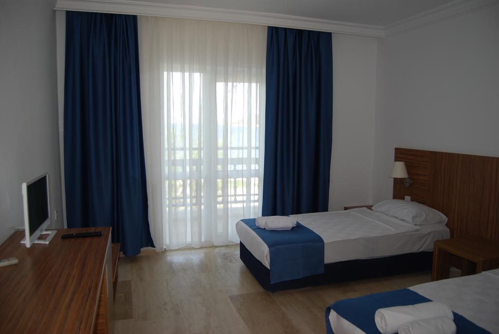 Club Blue White All Inclusive Turgutreis Phòng bức ảnh